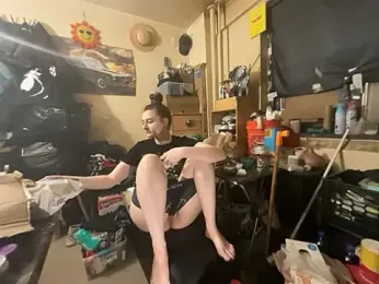 Snowbunnycake_131 webcam model stream image