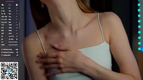 Quinavelle webcam stripchat model stream image