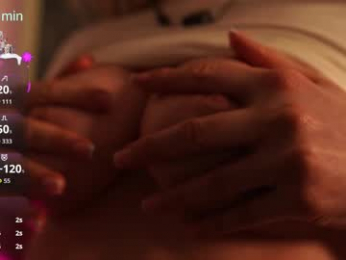 moonelly webcam model stream image