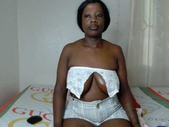 LynaBella webcam model stream image