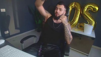 OscarWills webcam model stream image