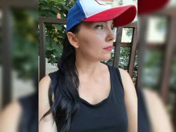 DIVo_0RA webcam model stream image
