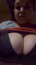 Luzz21 webcam model stream image