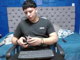 Tobias Vega webcam model stream image