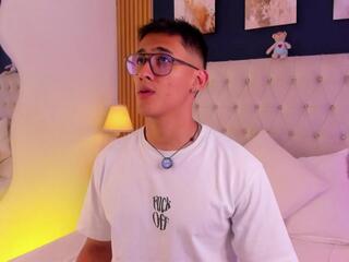 Salvador Fit webcam flirt4free model stream image