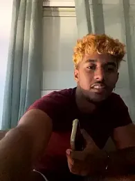 Axel_black10 webcam model stream image