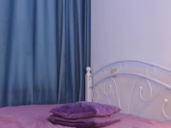 still__eva webcam model stream image