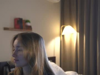 2girls_1dream webcam model stream image
