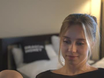2girls_1dream webcam model stream image