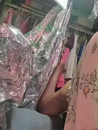 gurlnips webcam model stream image