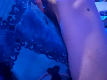 gurlnips webcam model stream image
