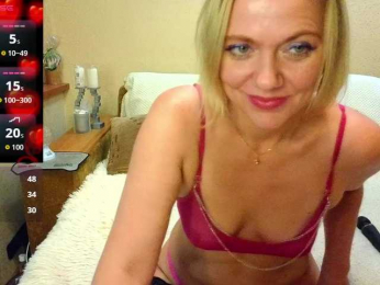 YourXQueen webcam model stream image
