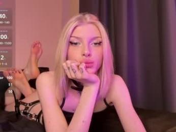 hotchubently webcam model stream image