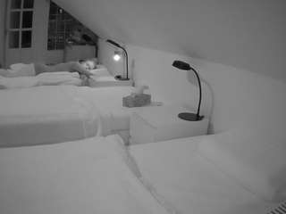 voyeurcam-julmodels-bed-3 webcam model stream image