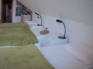 voyeurcam-julmodels-bed-3 webcam model stream image