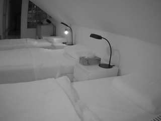 voyeurcam-julmodels-bed-3 webcam model stream image