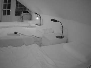 voyeurcam-julmodels-bed-3 webcam camsoda model stream image