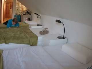 voyeurcam-julmodels-bed-3 webcam model stream image