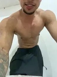 MoreninhoMagrinho webcam model stream image