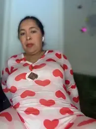 latina_curvy22 webcam stripchat model stream image