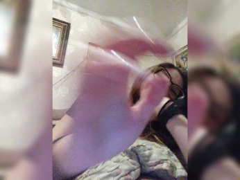 KittyMiracle webcam bongacams model stream image