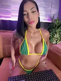 LunahMiller webcam model stream image