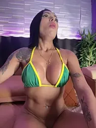 LunahMiller webcam model stream image