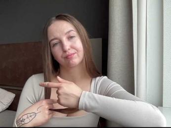 CharlotteNatural webcam bongacams model stream image