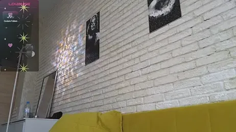PeachyLina webcam model stream image