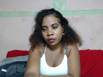 AlineEdena webcam model stream image
