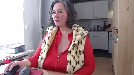 MilfGina webcam model stream image