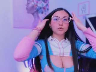 luucyjoness webcam model stream image