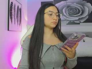luucyjoness webcam model stream image