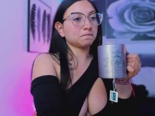 luucyjoness webcam model stream image
