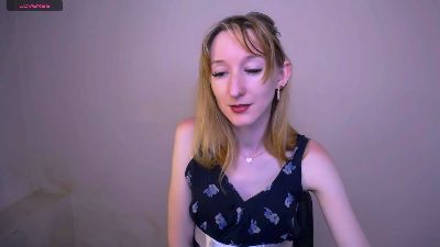 LillyBluee webcam model stream image
