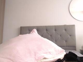 Abril Newton webcam model stream image
