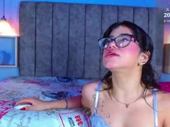 zoe_axel1 webcam chaturbate model stream image