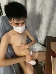 Zhang_yiovo webcam stripchat model stream image