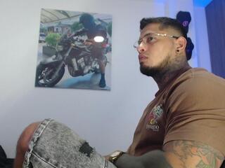 Apolo Strongman webcam model stream image
