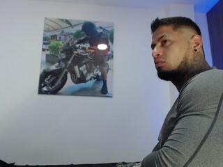Apolo Strongman webcam model stream image