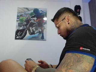 Apolo Strongman webcam model stream image