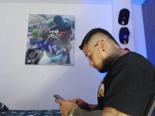 Apolo Strongman webcam model stream image