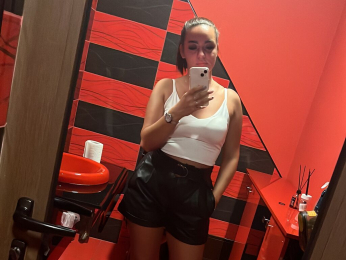 BeatriceAgnes webcam model stream image