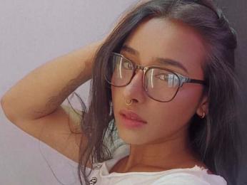 AlmaGrase webcam model stream image
