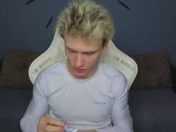 pupsenish webcam model stream image