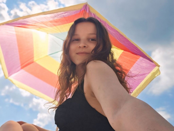 LauraJulian webcam model stream image