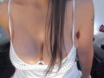 puiyee13 webcam model stream image