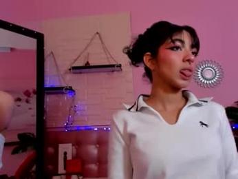 aronandmoli webcam model stream image