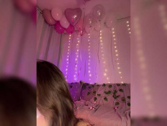 DearAmiira webcam model stream image