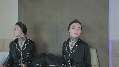 AriWild webcam model stream image